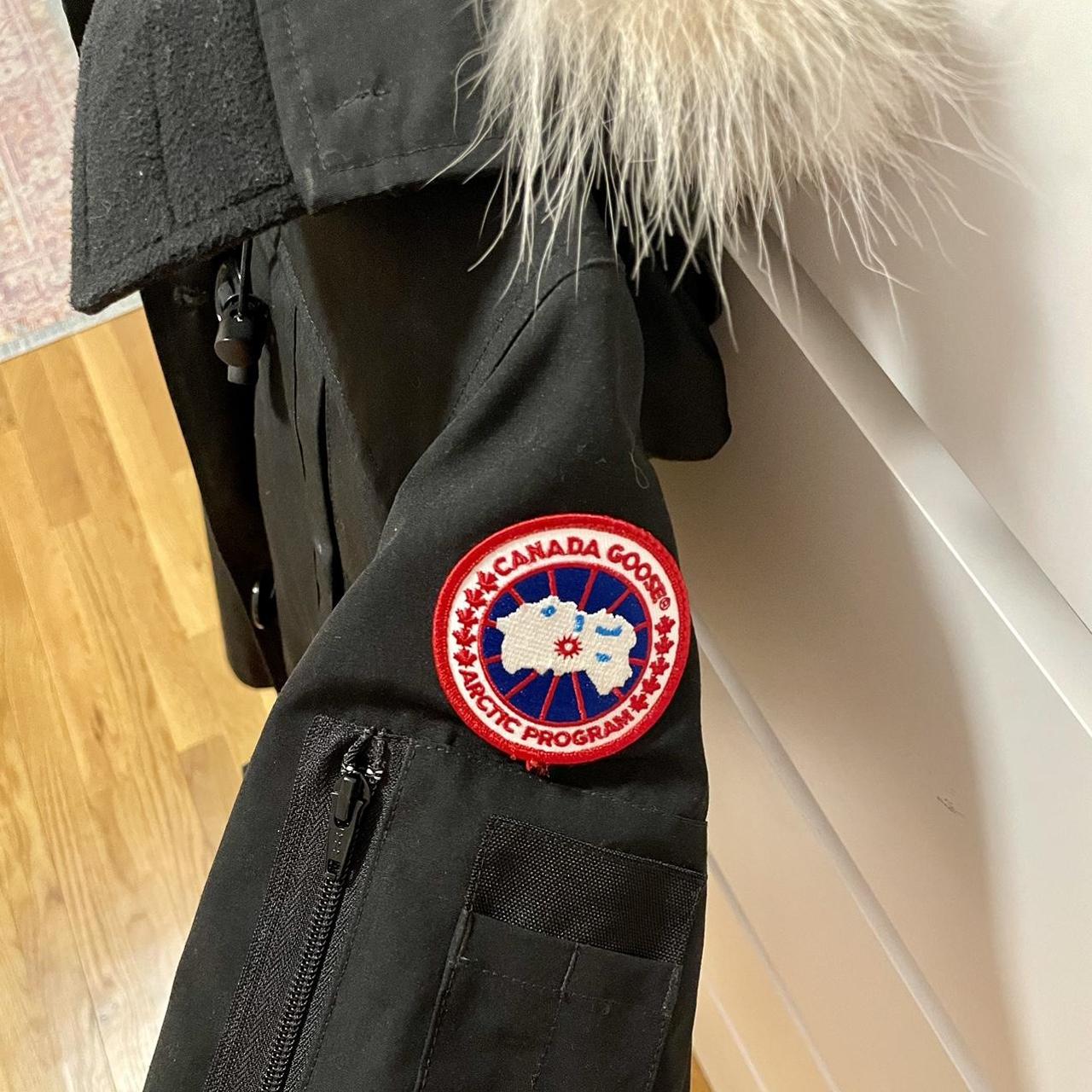 Canada Goose Women's Black Coat | Depop