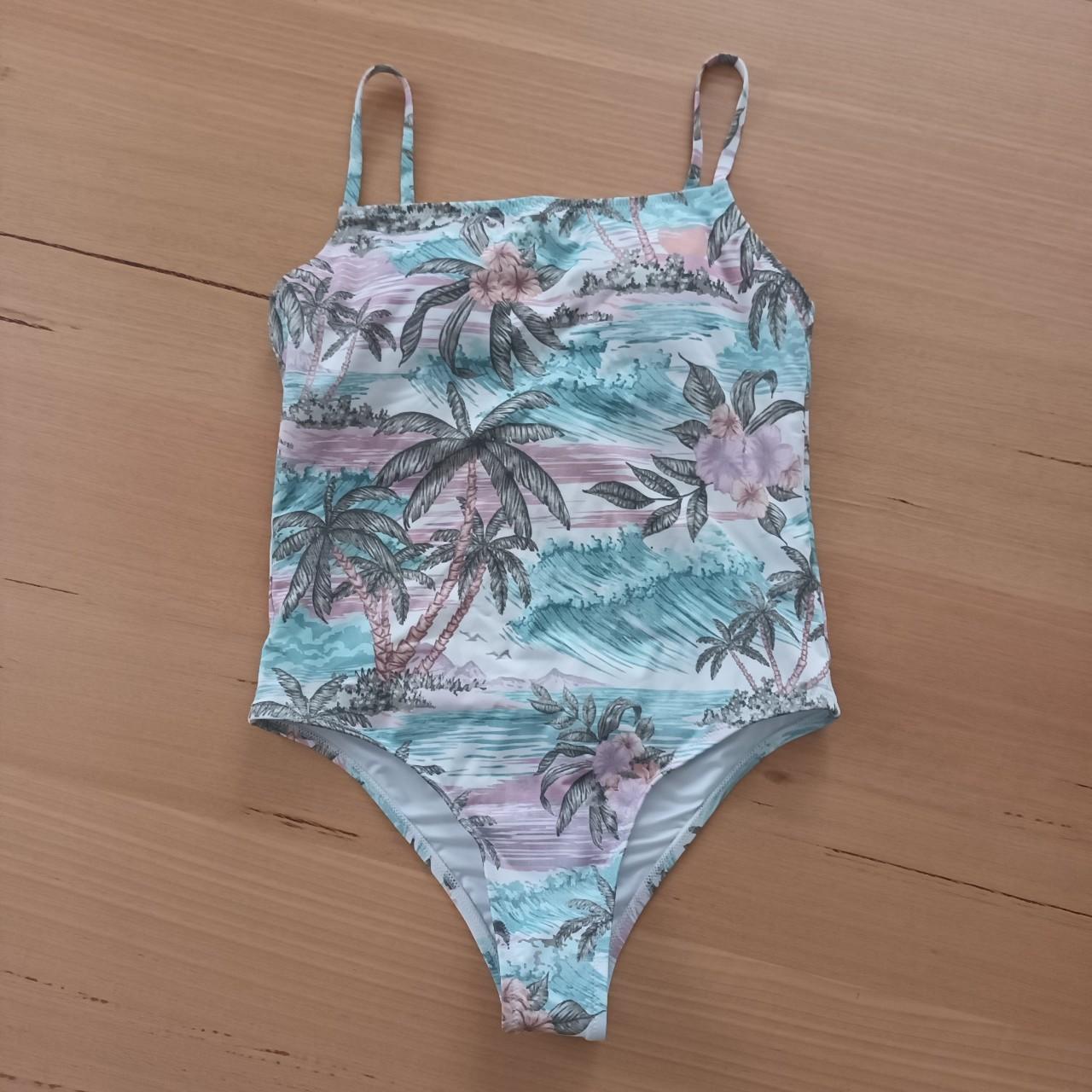 QUICKSILVER WOMEN'S ONE PIECE BATHERS! AWSOME BEACH... Depop