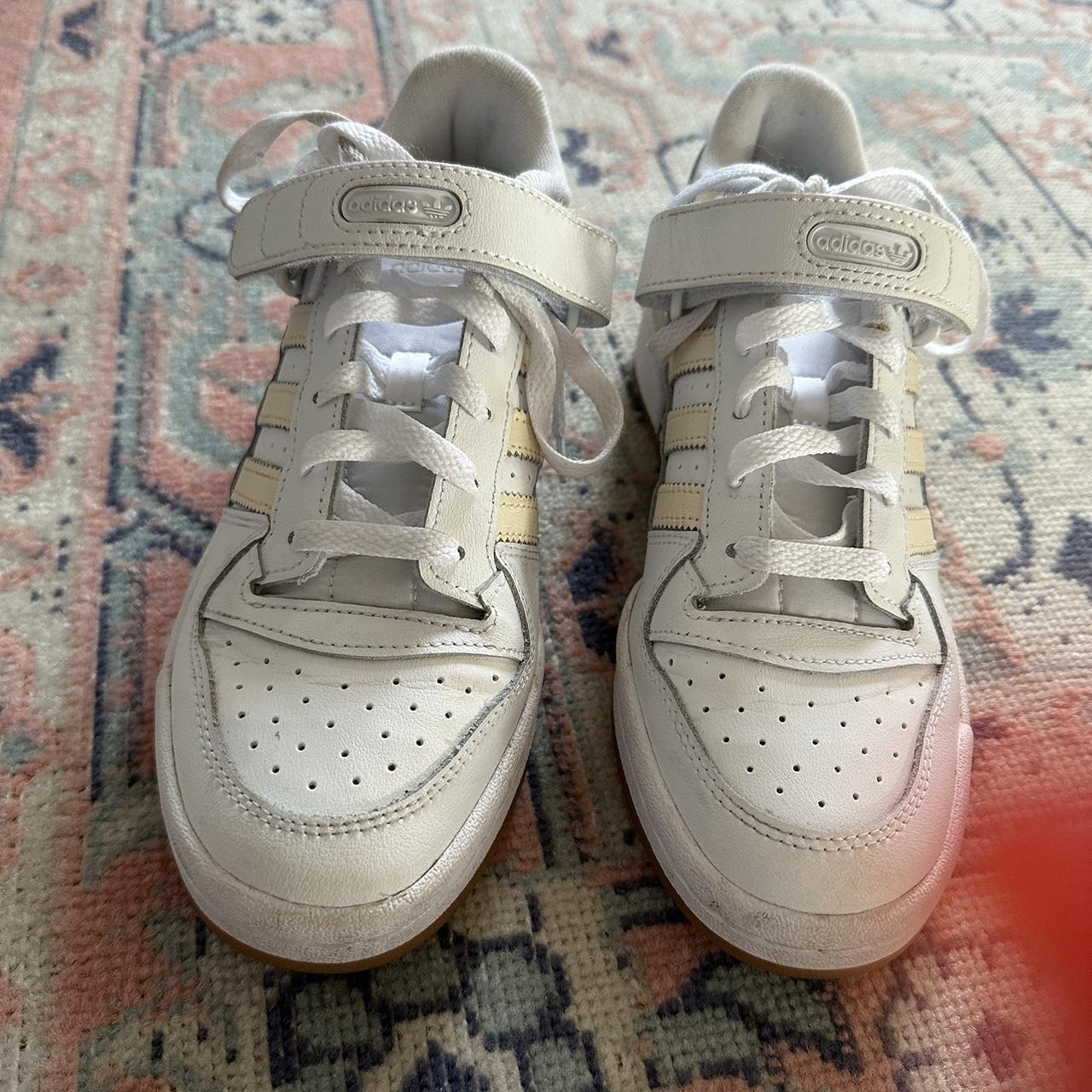 Adidas Women's White and Tan Trainers | Depop