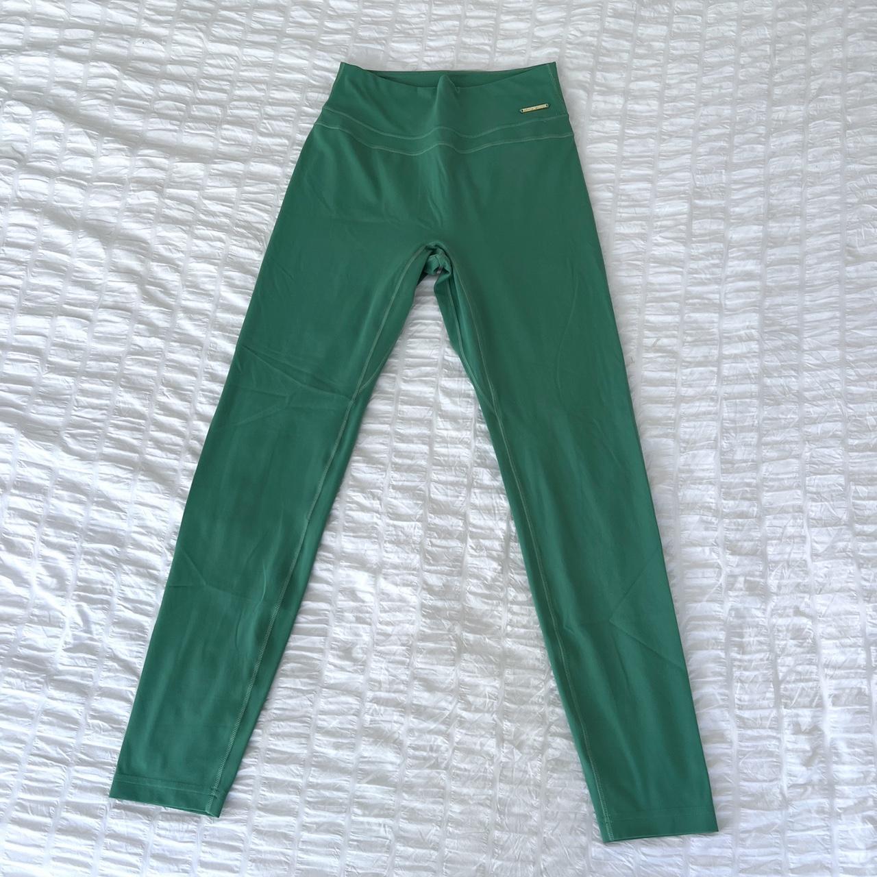 booty pinched forest green leggings - Depop