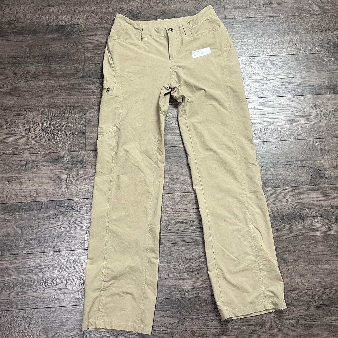 Womens Patagonia pants flaw pictured size 4... - Depop