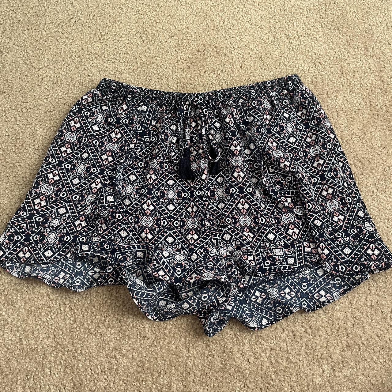 Cute printed flowy shorts perfect for summer Depop