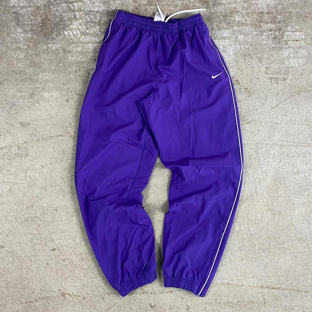womens nike 200s