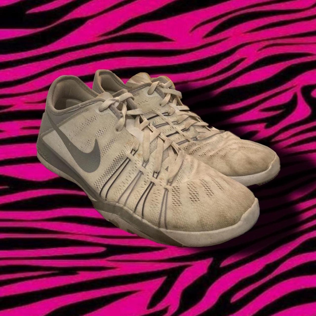 dirty white nike shoes