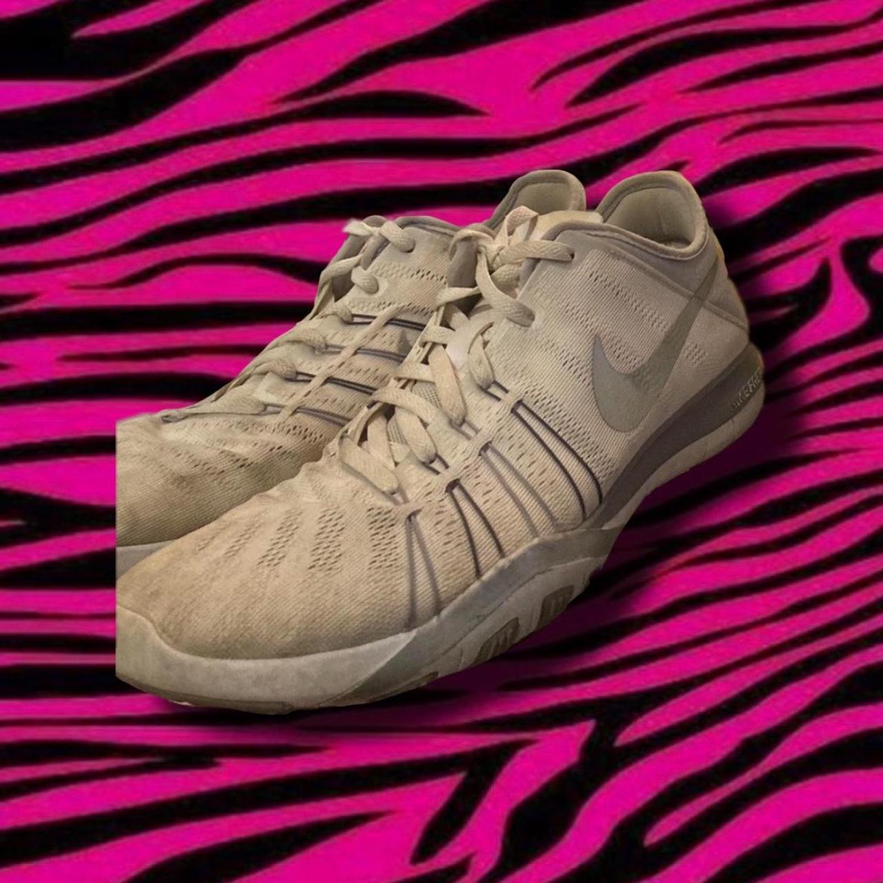 dirty white nike shoes