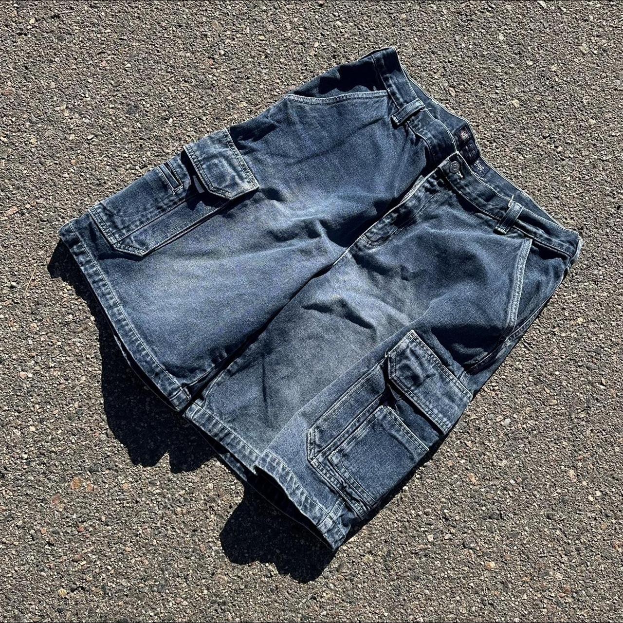 item listed by thethreadheadhustle
