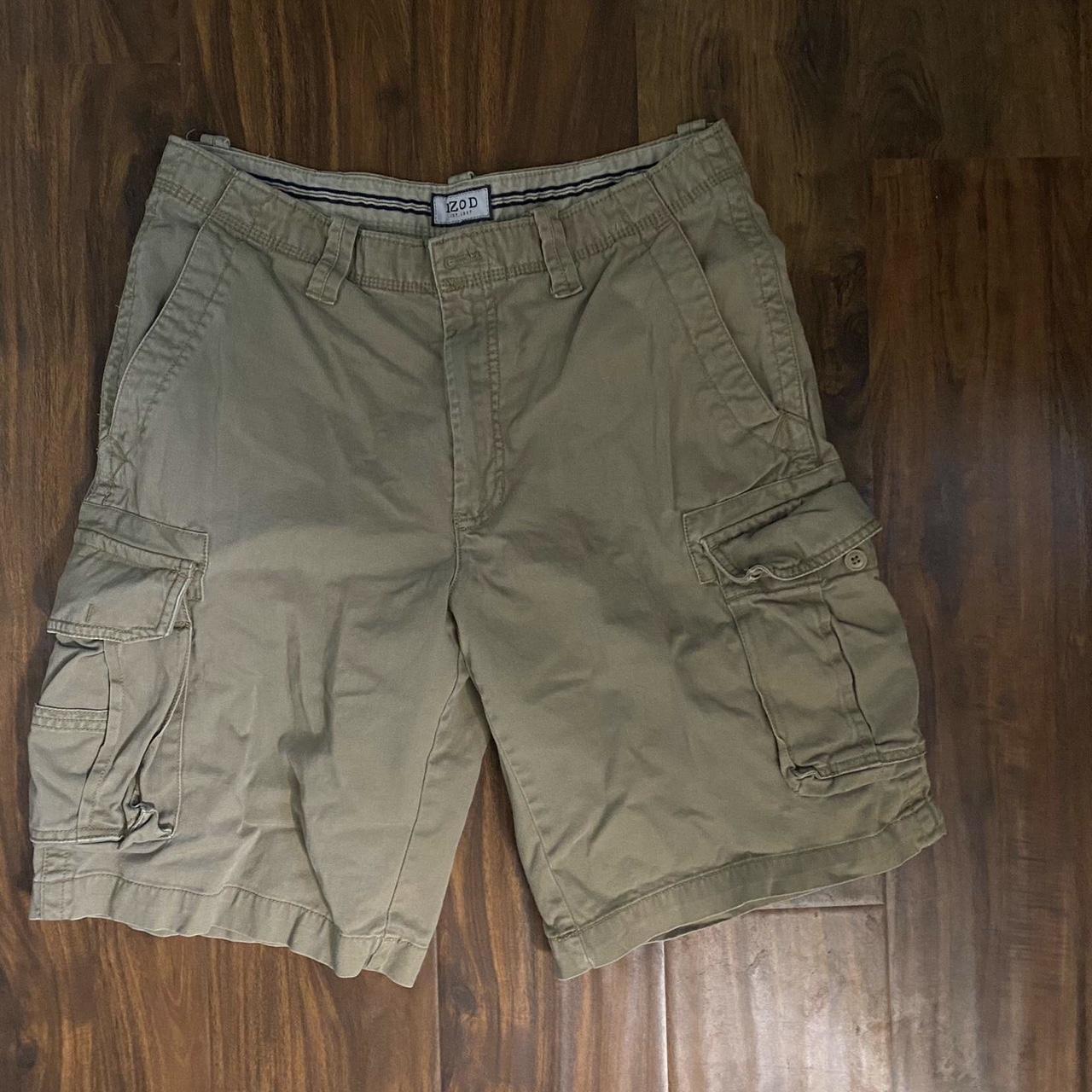Izod Cargo Shorts - Size L - Depop
