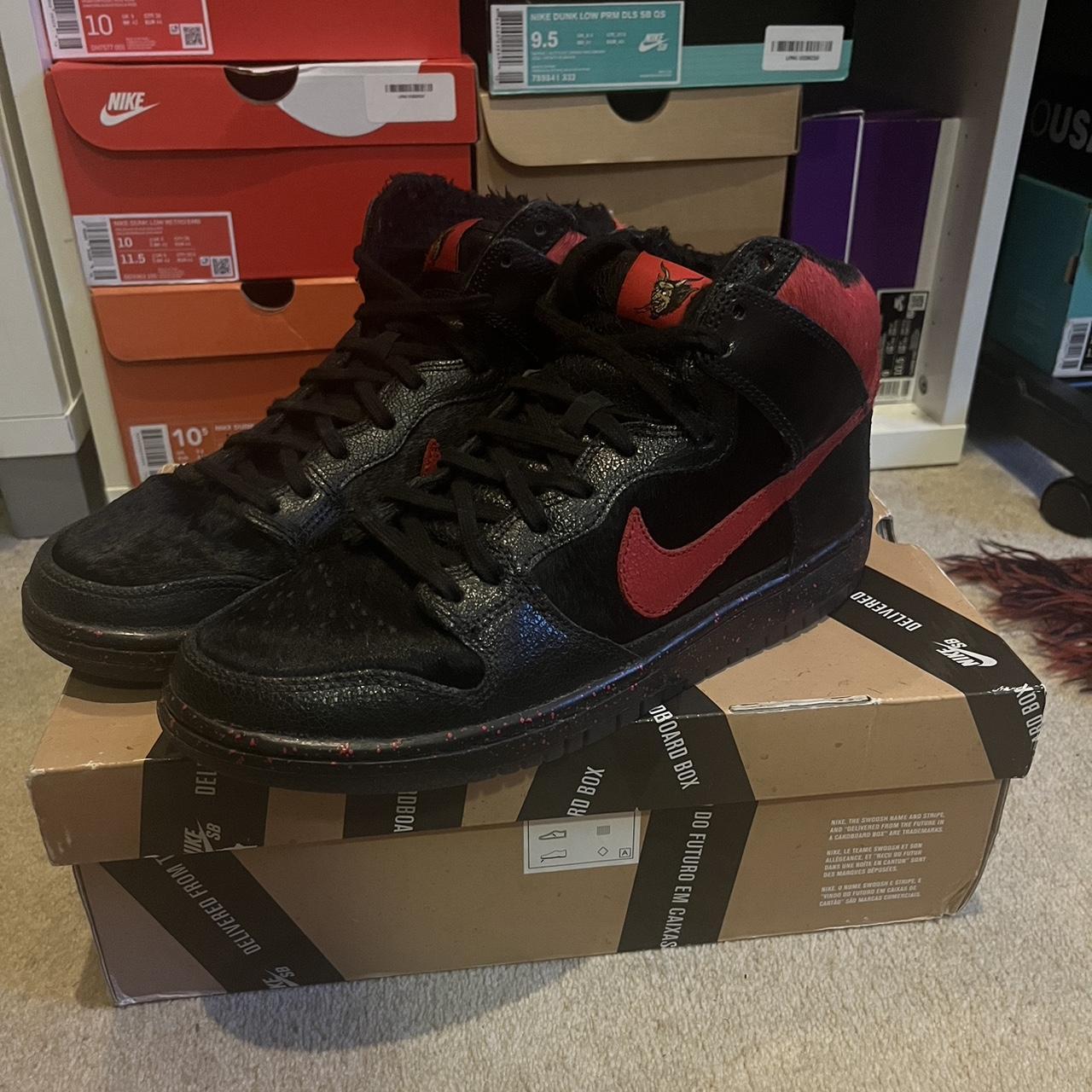 nike sb dunk krampus