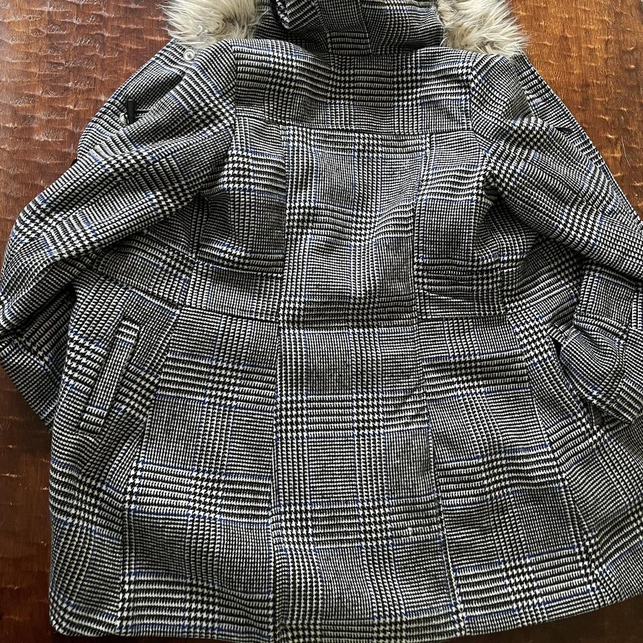 Houndstooth Coat with faux-fur hood Size Small (fits... - Depop