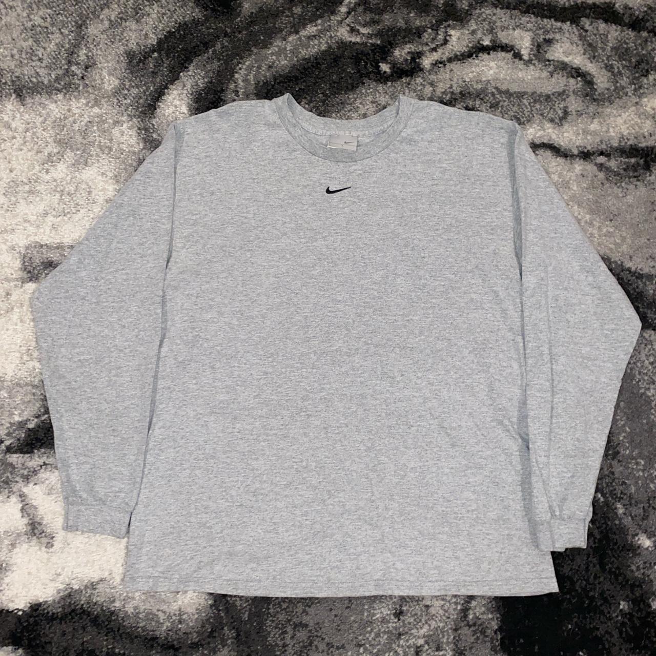 Nike Men's Grey and Black T-shirt | Depop