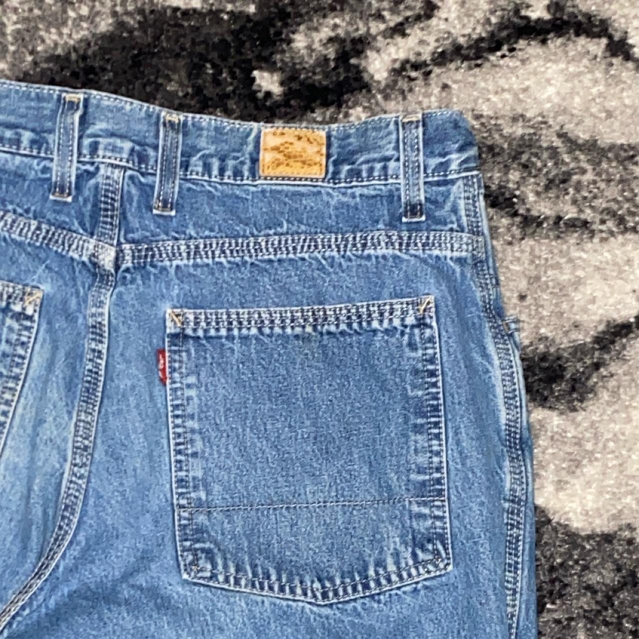 Levi's Women's Blue and Red Jeans | Depop