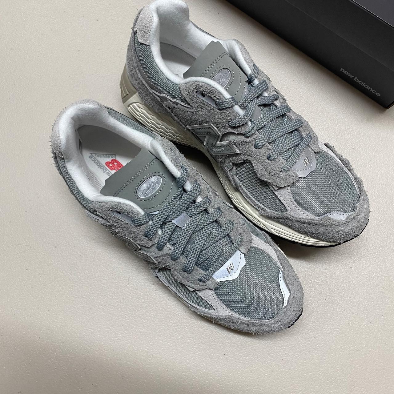 New Balance Men's Grey and White Trainers | Depop