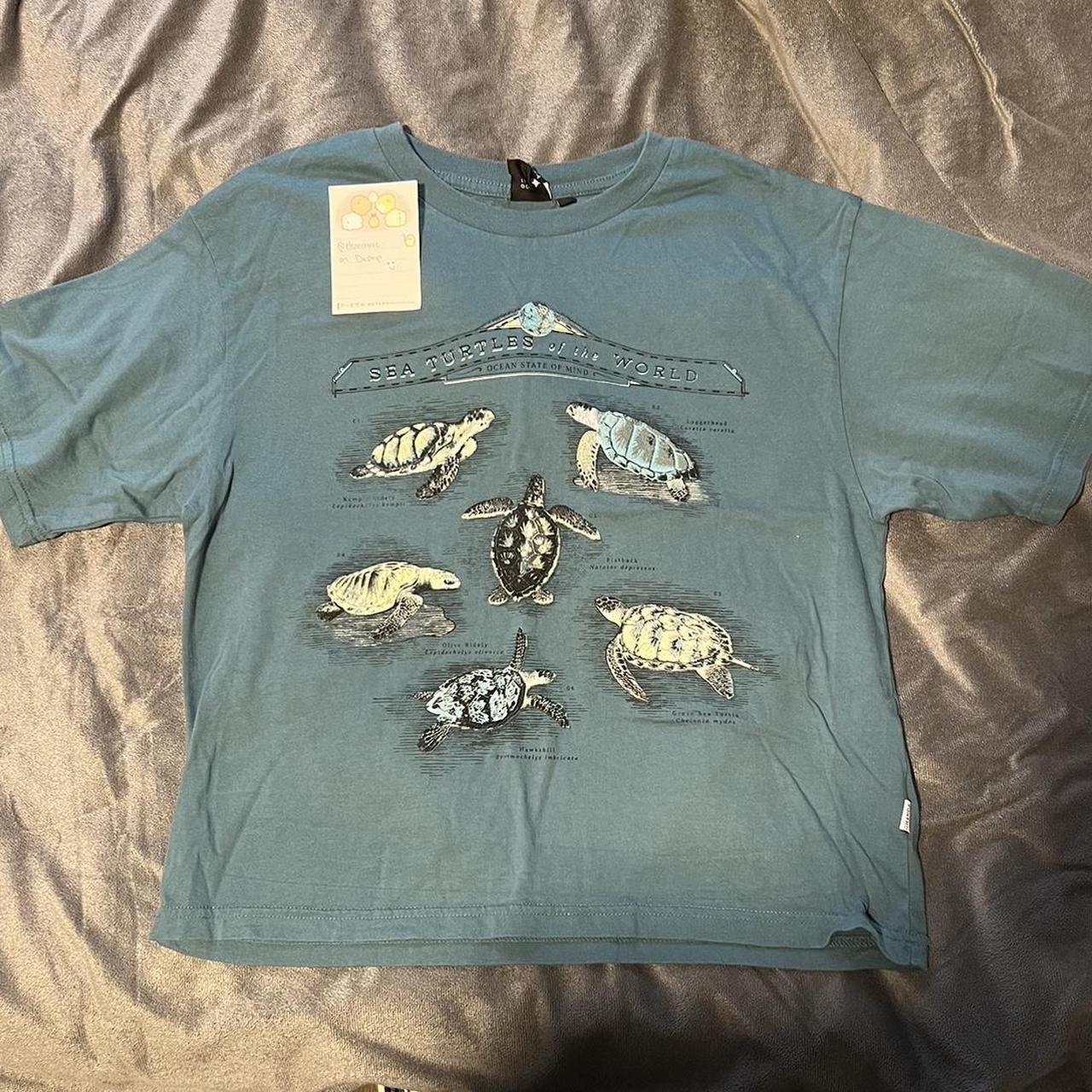 Ghanda “Sea Turtles of the World” Cropped Green... - Depop