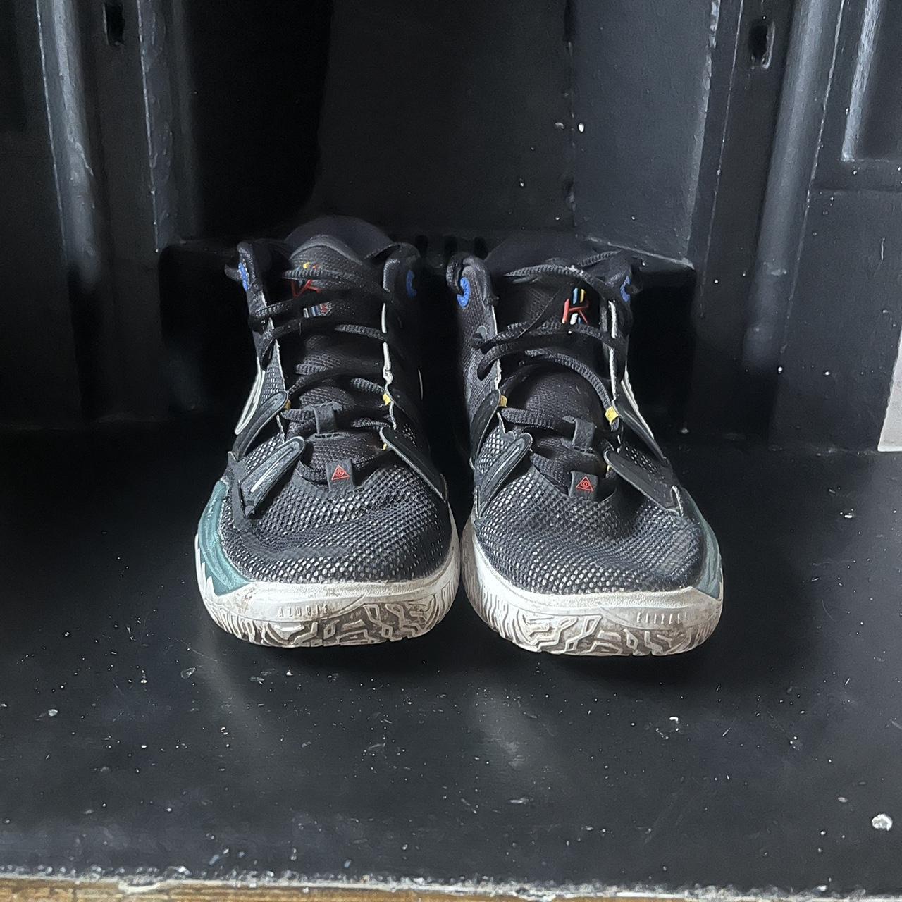 kyrie 7s foot locker