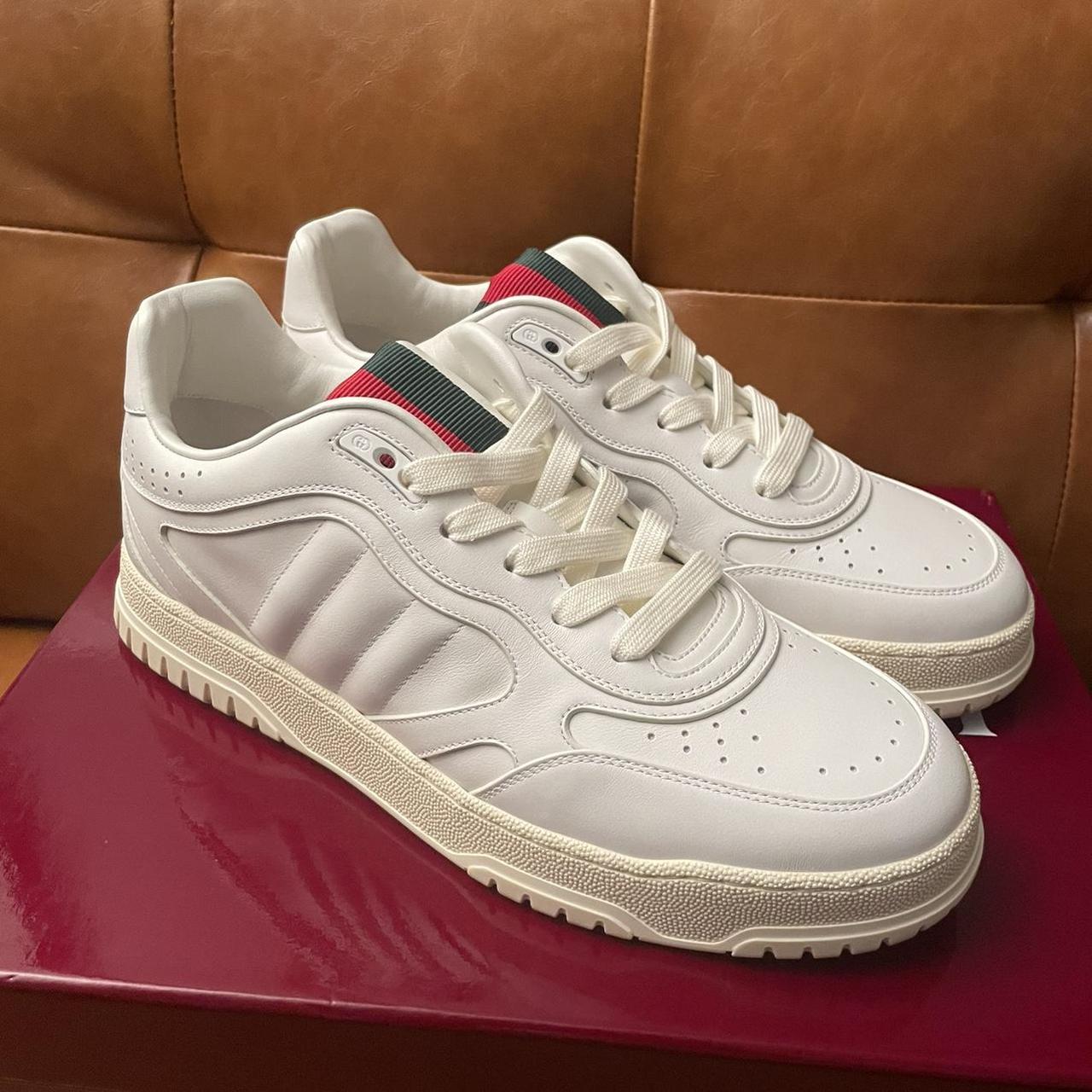 スニーカー GUCCI RE-WEB SNEAKERS Men's Gucci Re-Web sneaker in beige and blue GG canvas