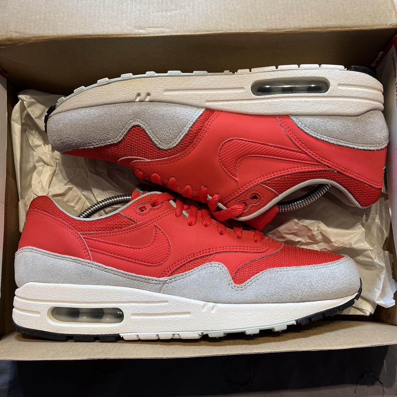 2014 red air max