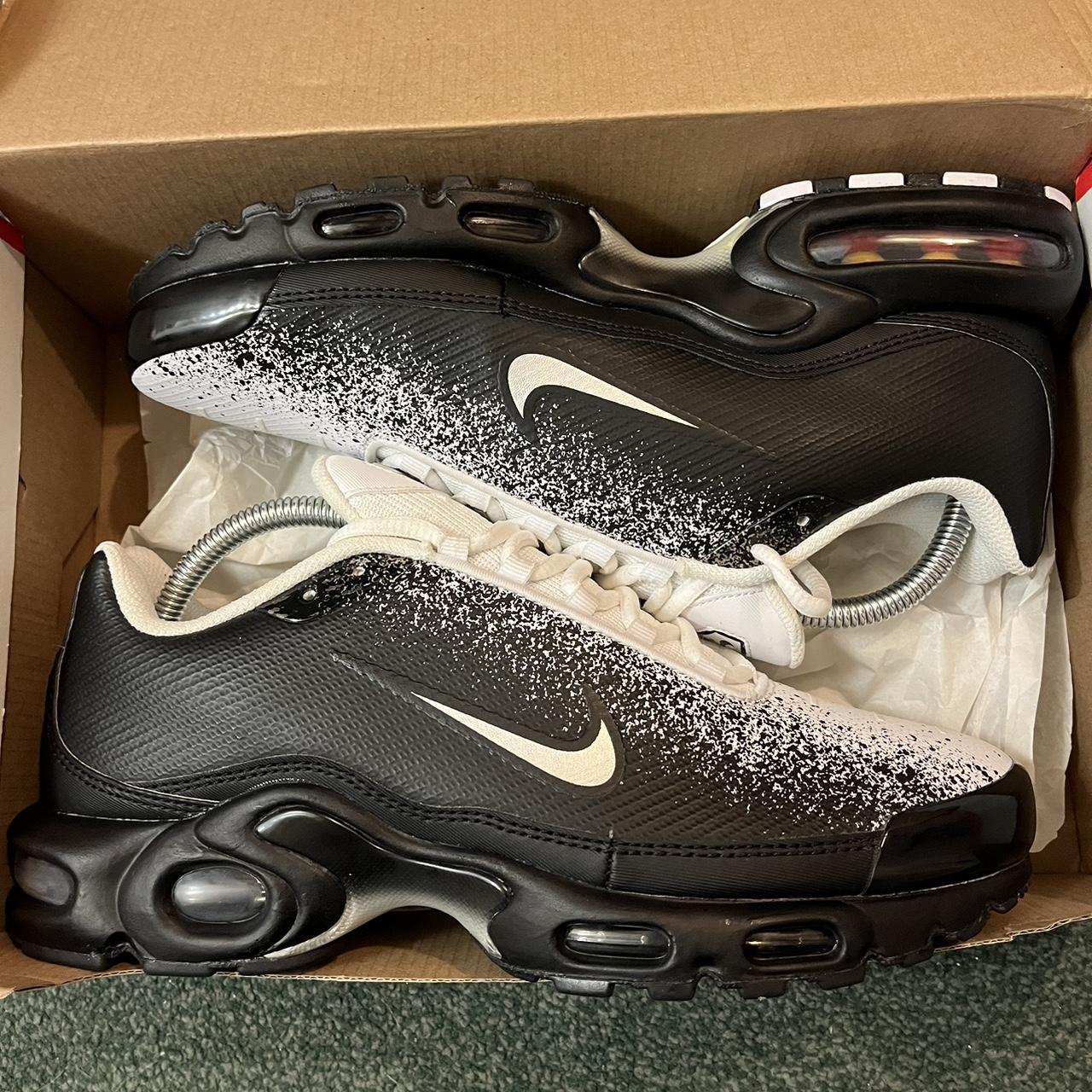 Air max plus black white spray paint best sale