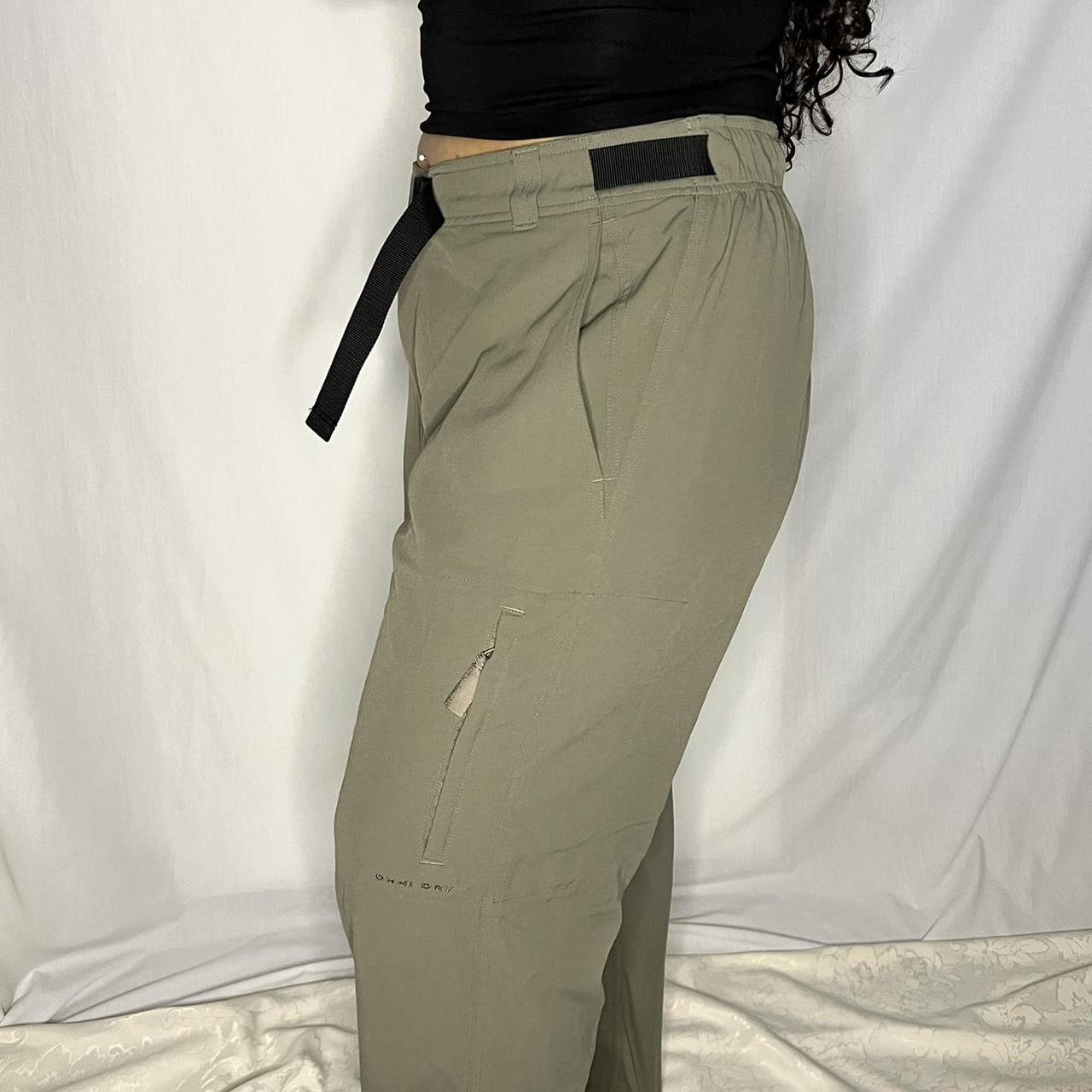 Olive Green Women's Pants għall-bejgħ f'Nanaimo, British Columbia, Facebook Marketplace