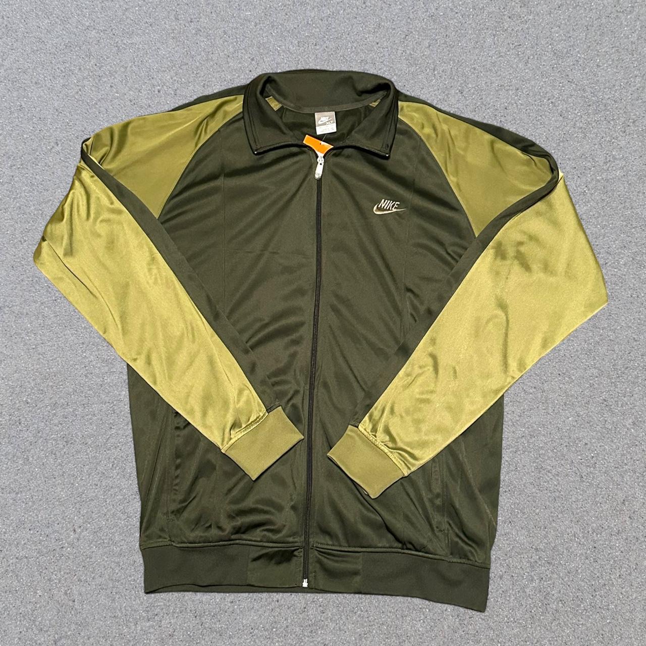 Mens olive green nike on sale jacket