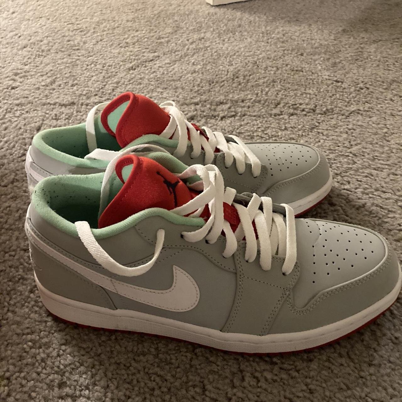 Jordan 1 Retro Low Hare size US 9.5. These are near