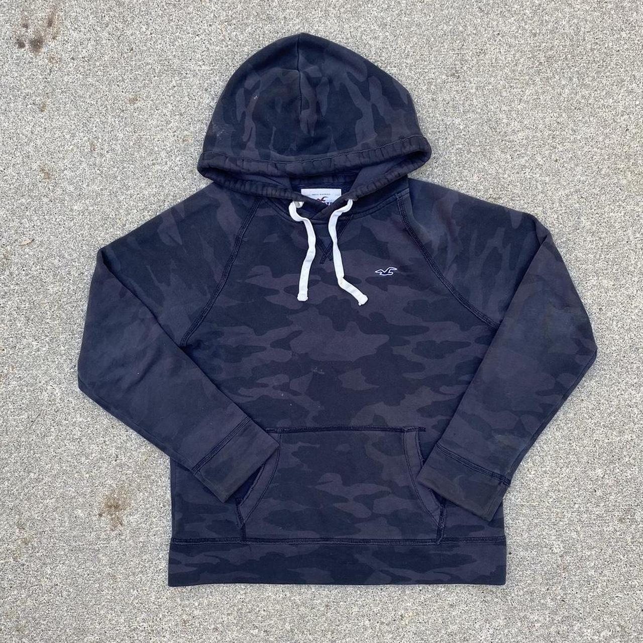 Black camo hollister shops hoodie