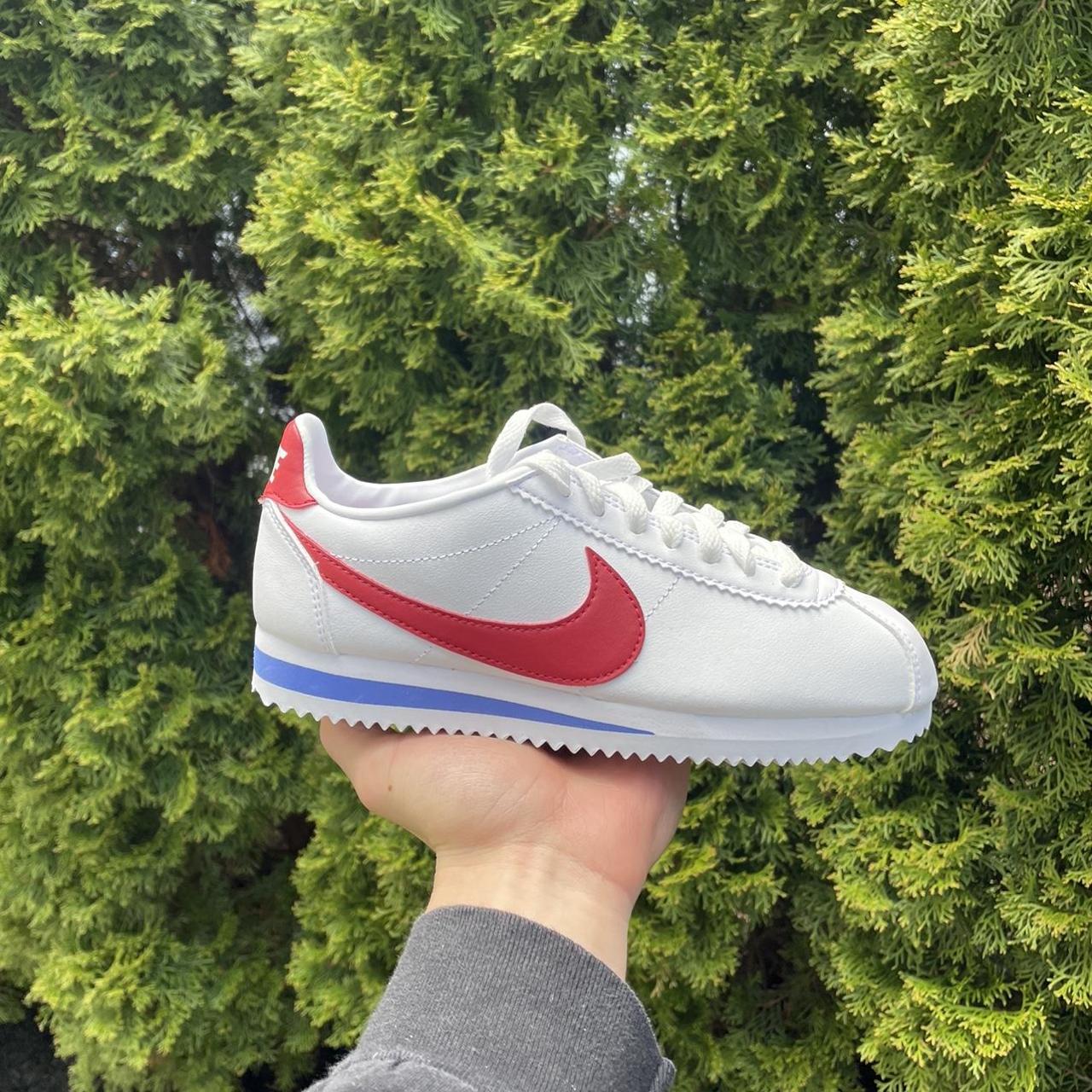 Nike Women's White and Red Trainers | Depop