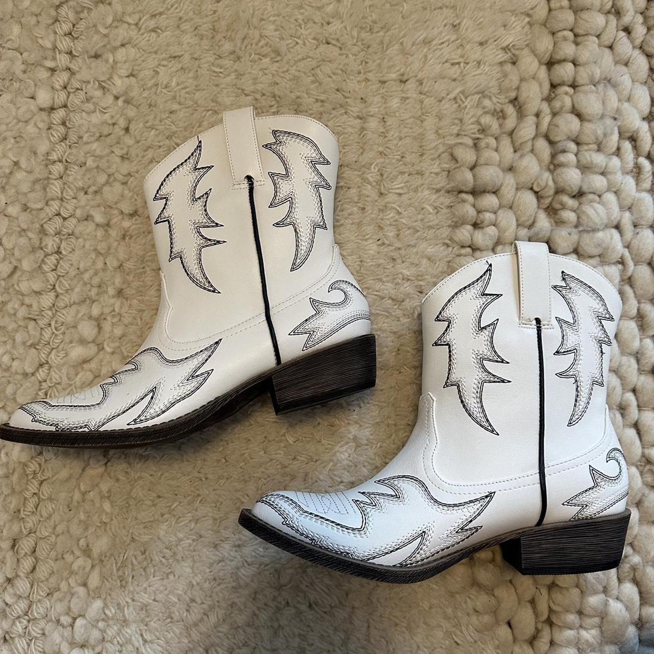 Matisse hotsell white booties