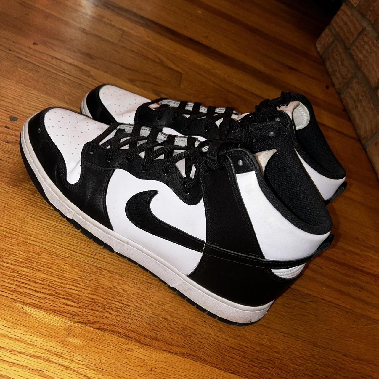 low top nike dunks black and white
