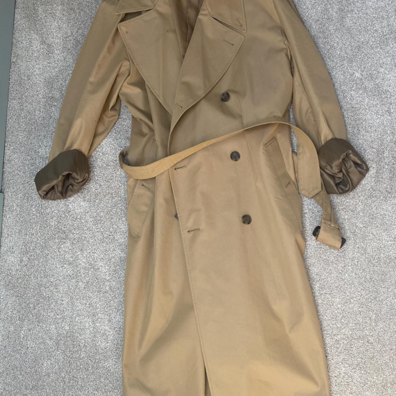 Large Uniqlo trench coat. Perfect for the rainier... - Depop