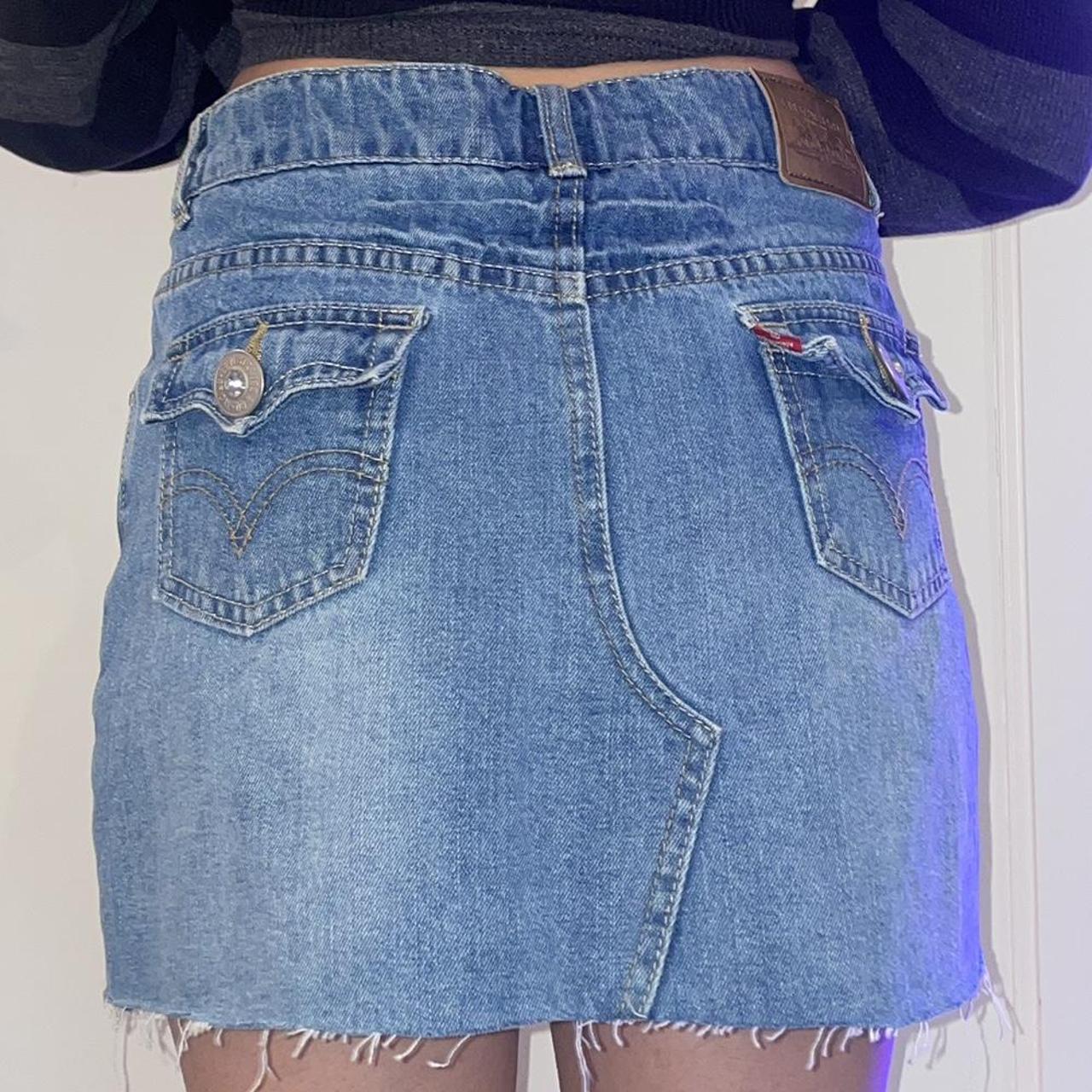 Levi’s Jean mini skirt with small built-in black... - Depop