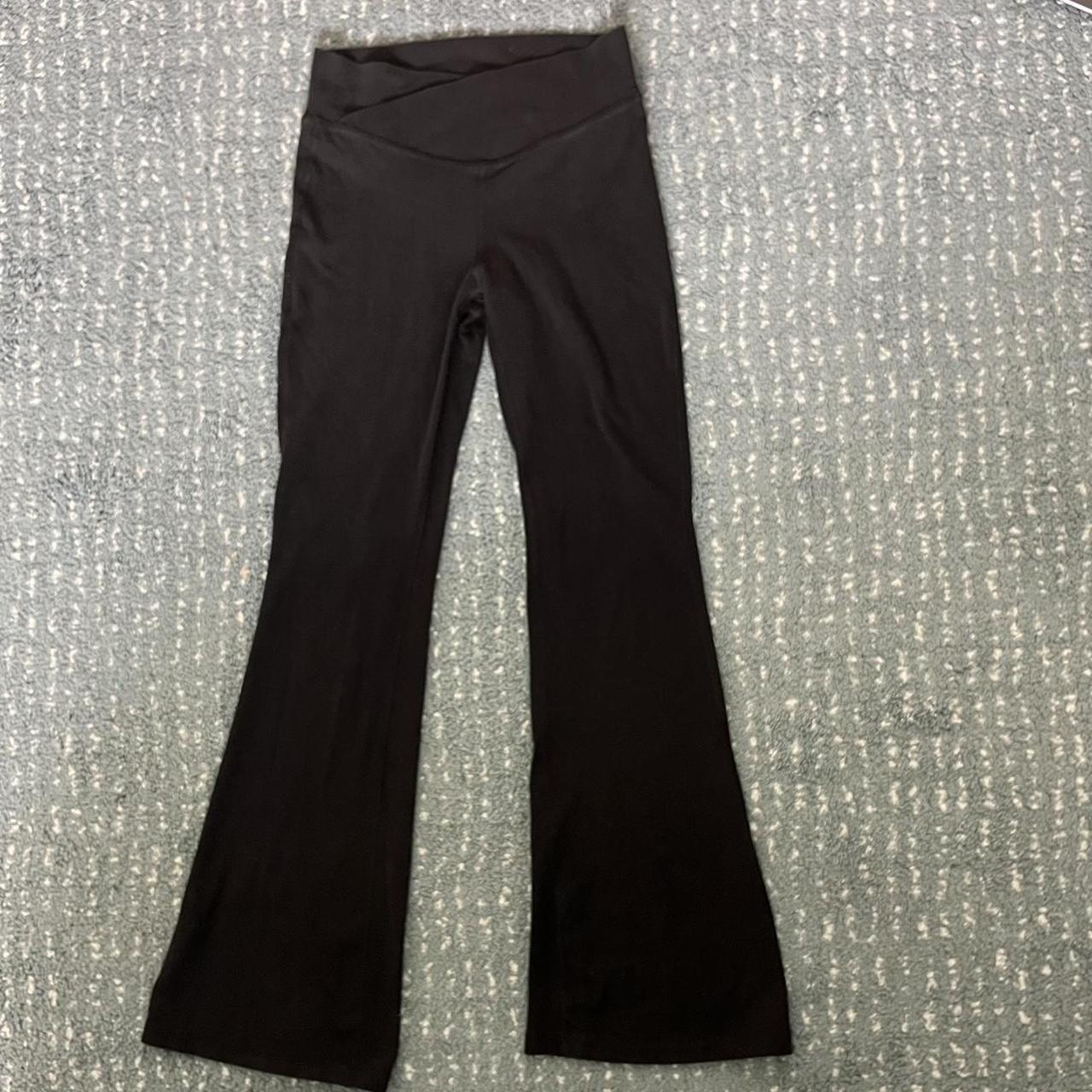 old navy flare leggings. in great condition, i would - Depop