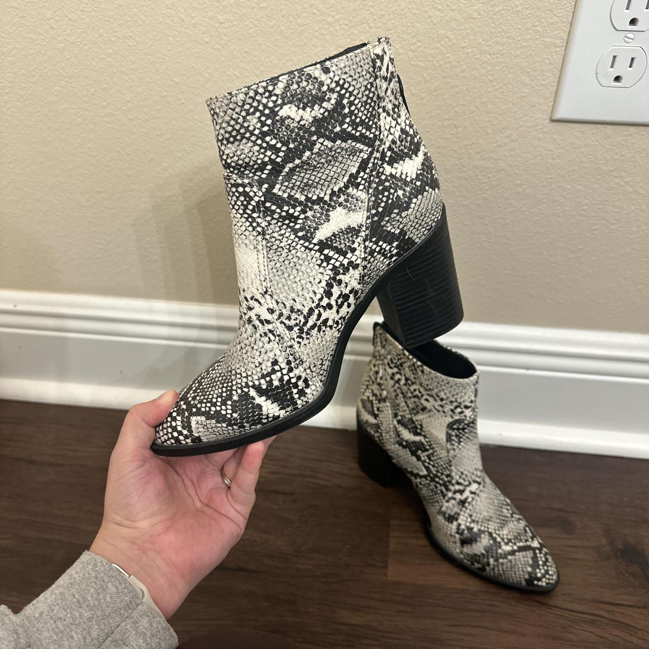 Qupid snake booties online