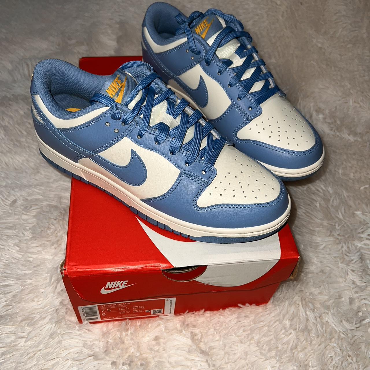 Nike Women's Blue Trainers Depop