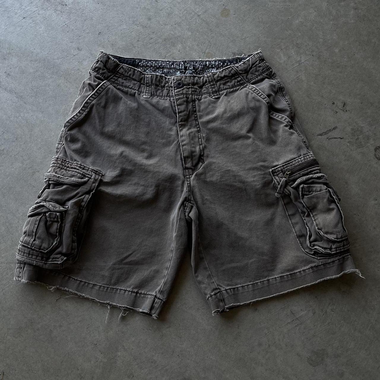 Y2k grunge baggy cargo shorts 2000s cargos with a... - Depop