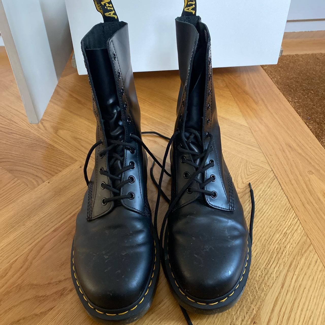 eye boot dr martens