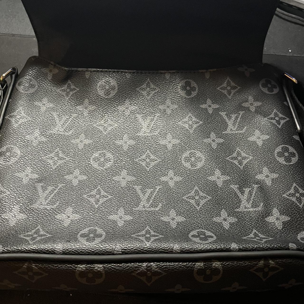 LOUIS VUITTON CROSSBODY BAG MEN ORIGINAL PRICE - Depop