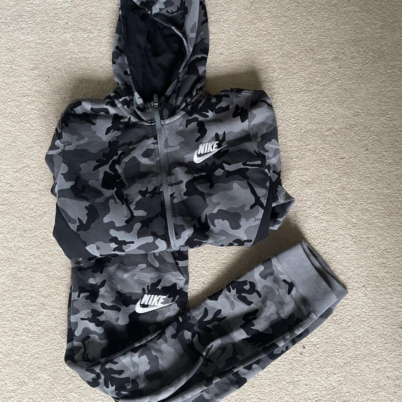 Nike black 2024 camo tracksuit