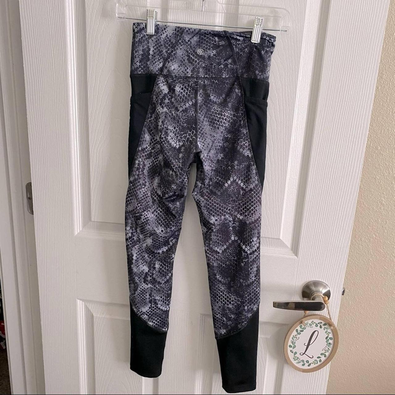 Champion snakeskin high waisted active leggings - Depop