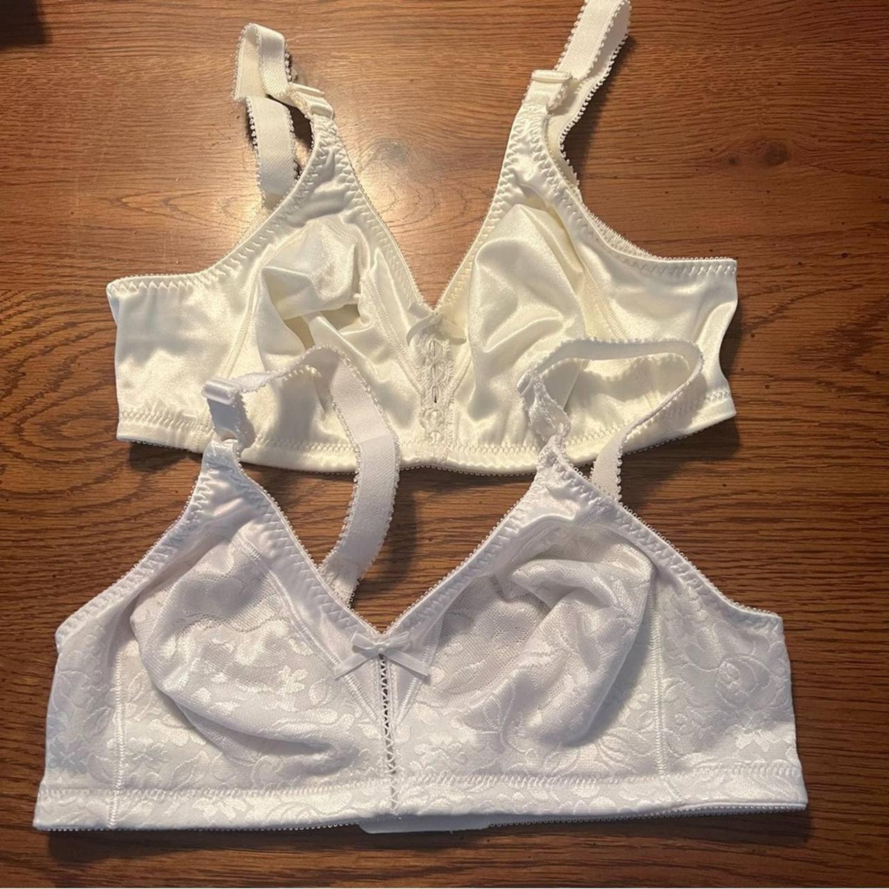 LOT of 2 Bali Double Support Wirefree Comfort Bras - Depop