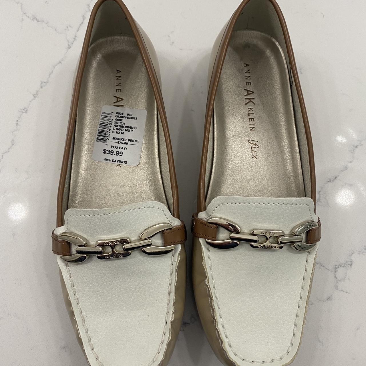 Anne Klein Women's Cream and Tan Loafers | Depop