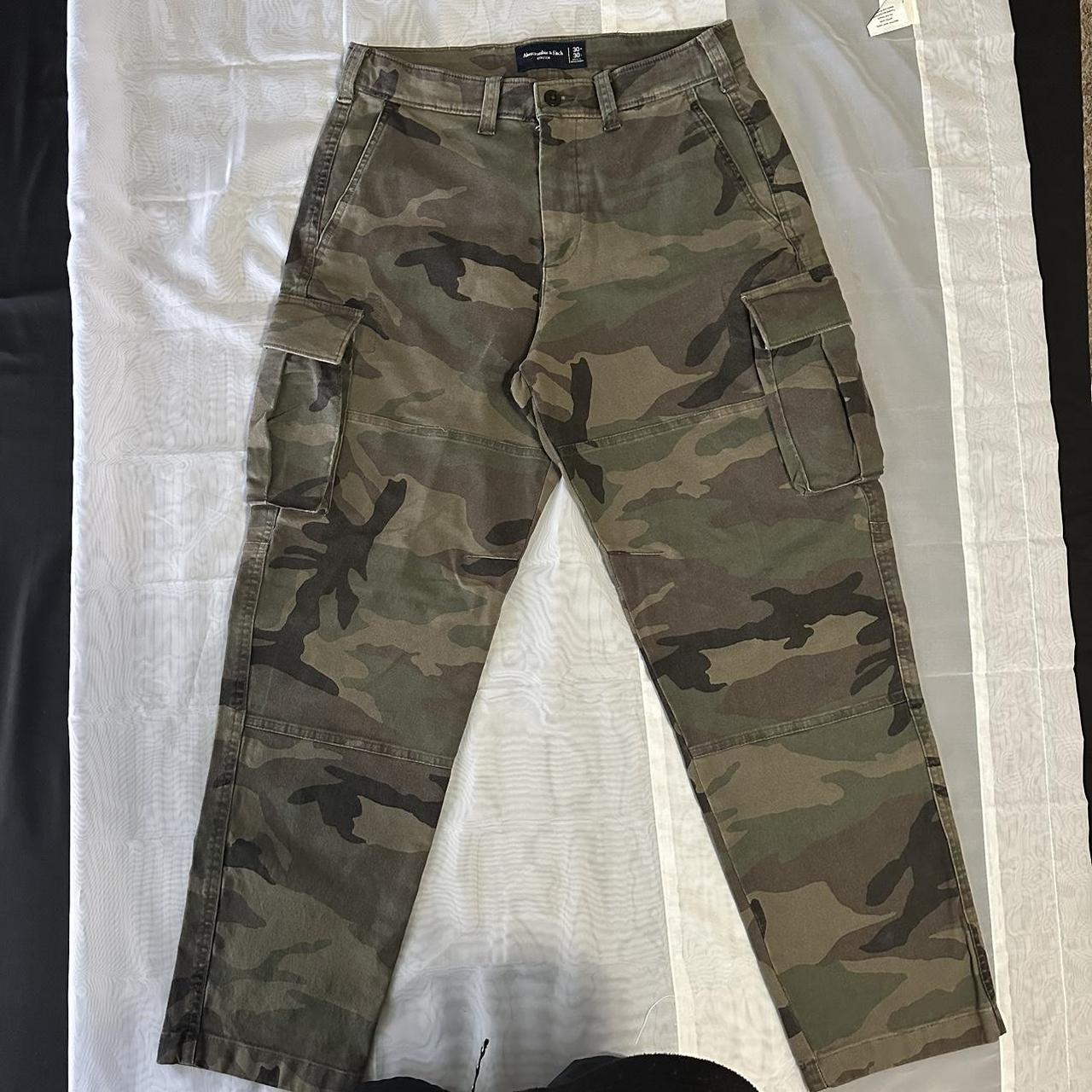 Abercrombie & Fitch camo cargo pants 🫎 30x30 - Depop