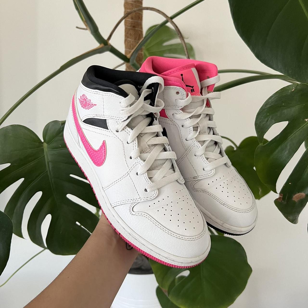 Air Jordan 1 Mid fashion Hyper Pink