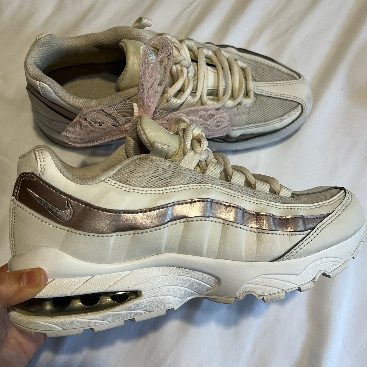 Nike air max 95 trainers outlet in silver and beige