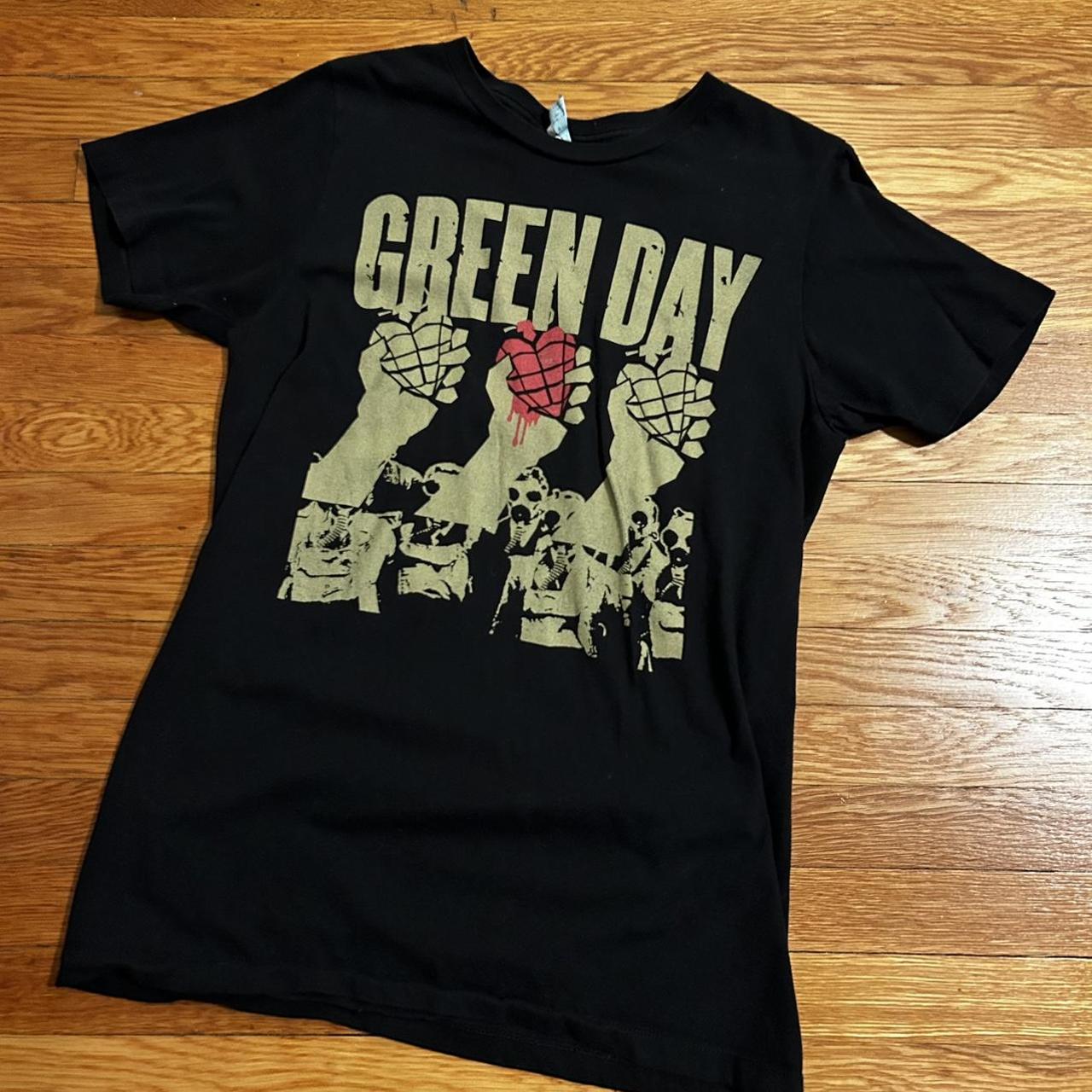 Hot Topic Green Day tee. I wore this a couple times - Depop