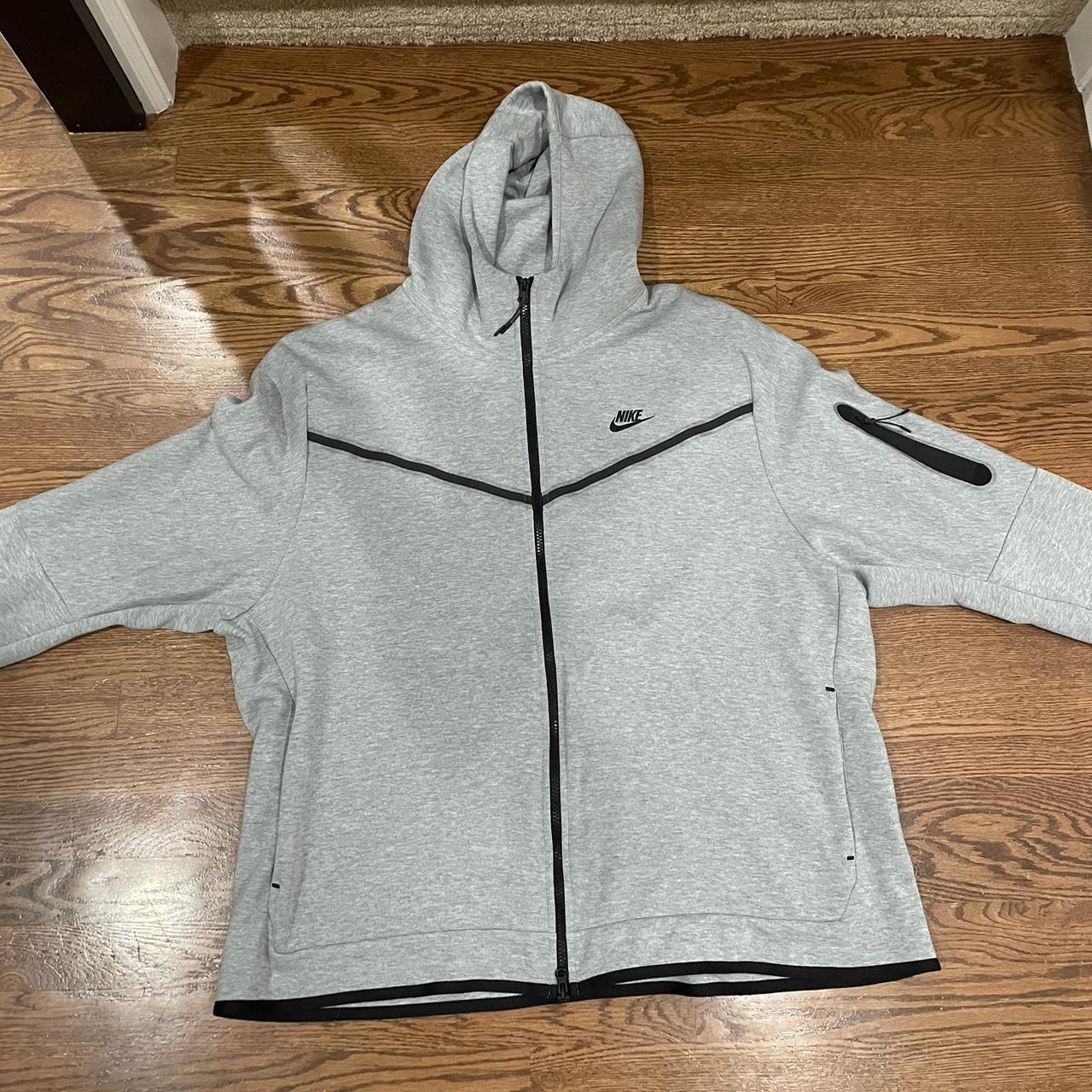 xl nike tech