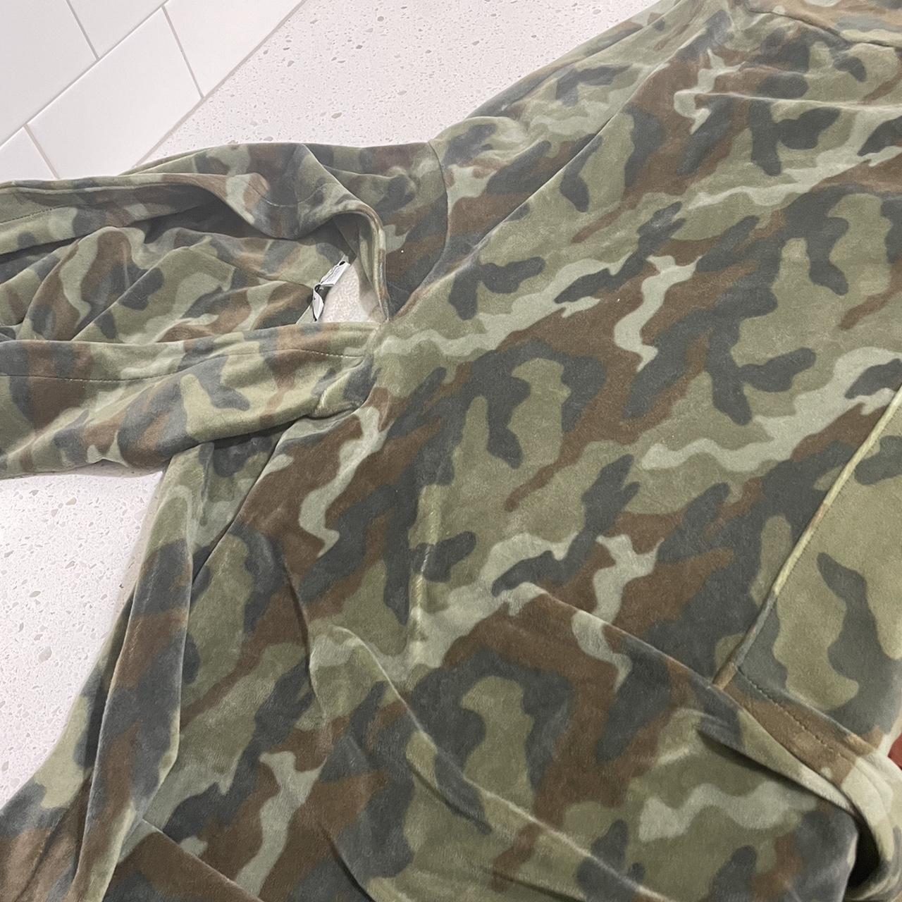 American Eagle camo women’s fleece sweatshirt. Size... - Depop