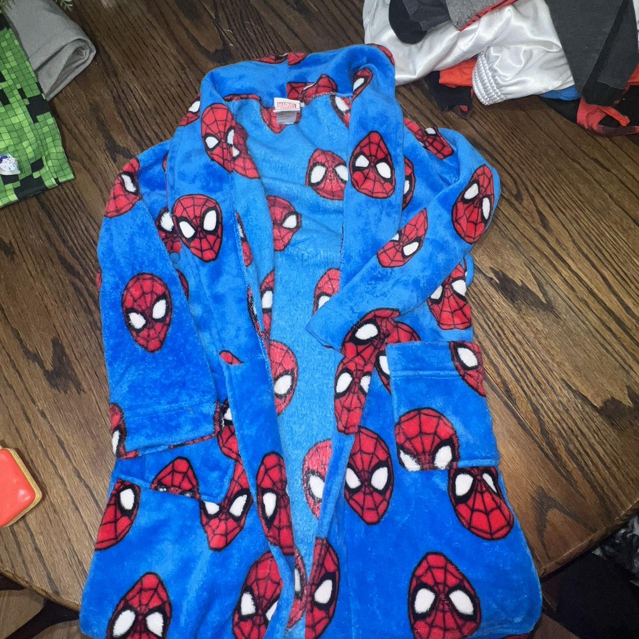 Boys spiderman robe size 6/7 Depop