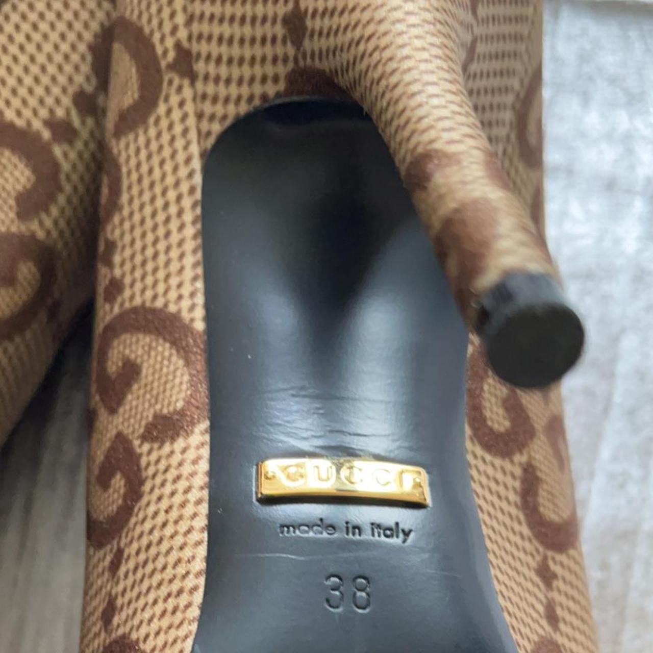 GUCCI GGロゴ ベージュ 靴下 ハイソックス 1074/17 Gucci logo boots thigh high super comfortable worn | Depop