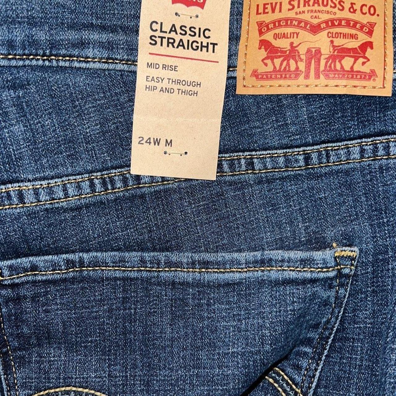 Levis jeans 414™️ Size 📏: Women's: 18W Model is - Depop