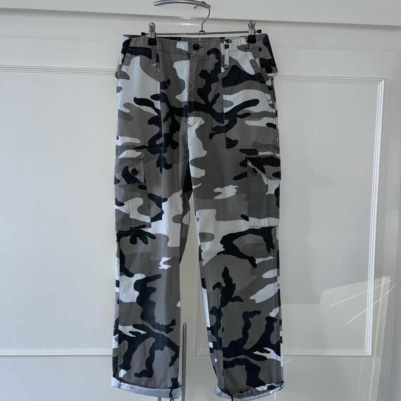 Women's Grey and White Trousers | Depop